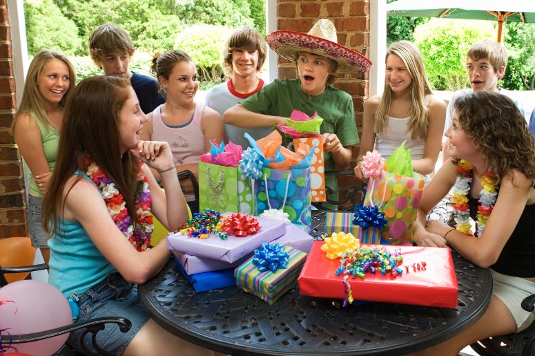 8 Perfect Party Games for Teenagers (and tweens) - Tried and true - Kiwi  Families