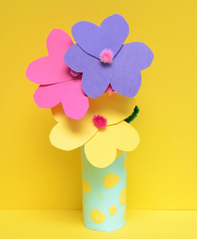 Toilet roll craft - Paper flowers and vase - Kiwi Families