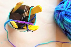 How to make a toilet roll French knitting loom - Kiwi Families